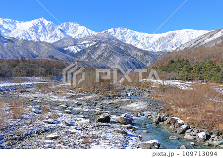 白馬大橋から望む初冬の白馬三山 109713094