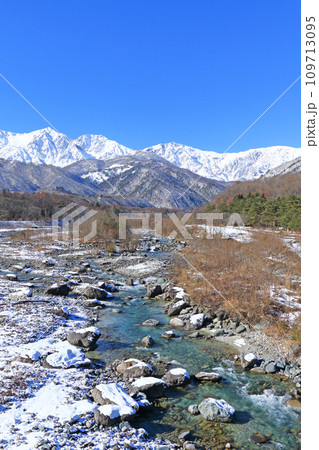 白馬大橋から望む初冬の白馬三山 109713095