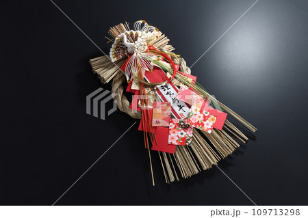 しめ縄飾り 109713298