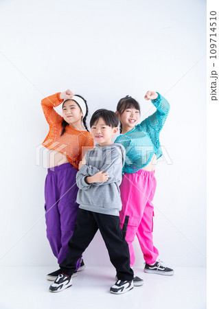 笑顔のダンスキッズ　kids dancer 109714510