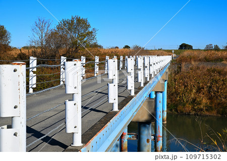 入間川にかかる出丸冠水橋 川島町 入間川にかかる出丸冠水橋 川島町 109715302