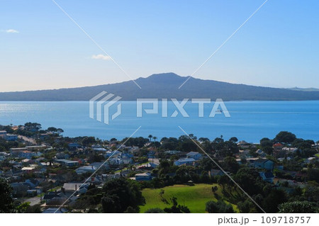 デボンポートのマウント・ビクトリアから見たランギトト島 109718757