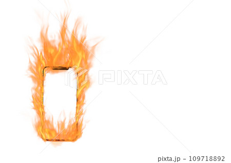 燃えるスマートフォンとコピースペース（SNS炎上・ネット炎上のイメージ） 109718892