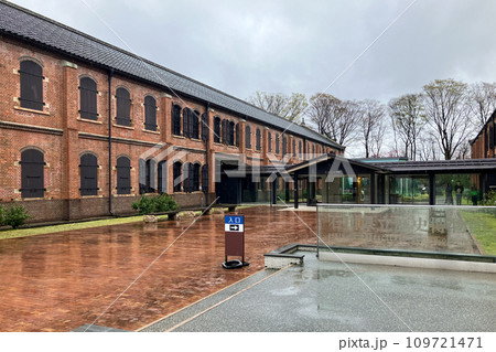 いしかわ赤レンガミュージアム 斜め側面 石川県金沢市 雨 いしかわ赤レンガミュージアム 斜め側面 石川県金沢市 雨 109721471