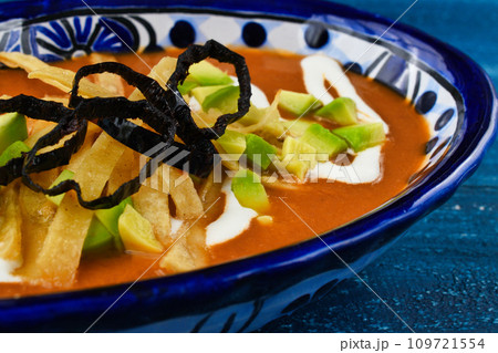 メキシコのスープ　ソパ・タラスカ 109721554