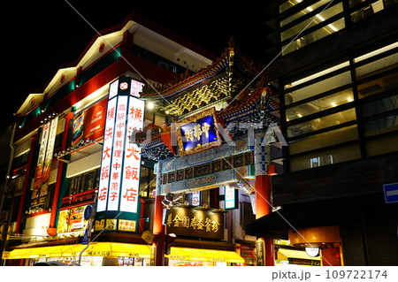 横浜中華街 善隣門 ライトアップ 109722174