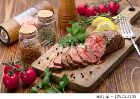 国産黒毛和牛 ローストビーフ 109723309