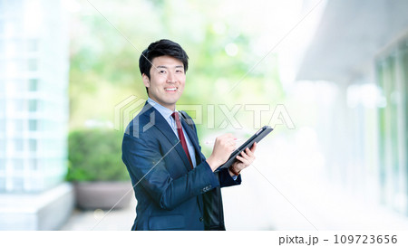 ビジネスマン ビジネスマン 109723656
