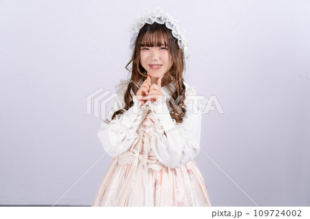 クラシカルロリータの女性 109724002