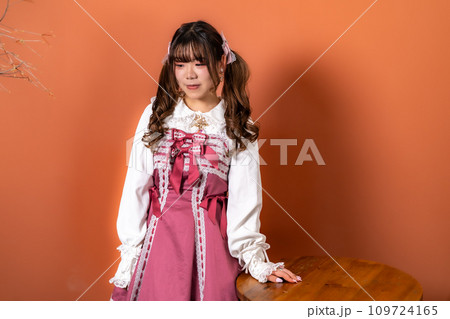 クラシカルロリータの女性 クラシカルロリータの女性 109724165