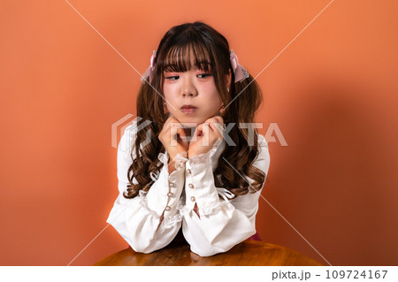 クラシカルロリータの女性 クラシカルロリータの女性 109724167