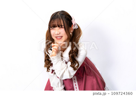 クラシカルロリータの女性 109724360