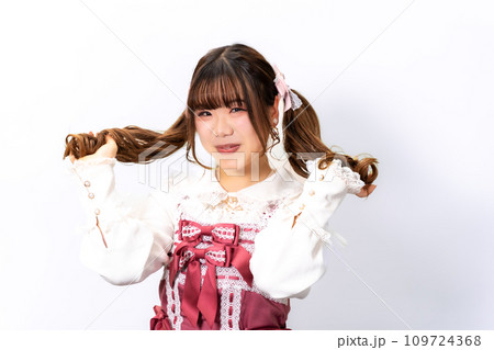 クラシカルロリータの女性 109724368