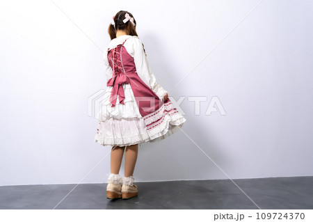 クラシカルロリータの女性 109724370