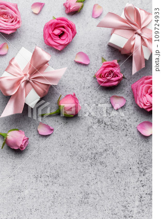 Valentine's Day card. Pink roses and gift boxes Valentine's Day card. Pink roses and gift boxes 109724933