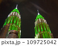 クアラルンプールのペトロナスツインタワー 109725042