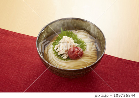 ひやむぎ_梅とり大葉_冷_温_hiyamugi 109726844