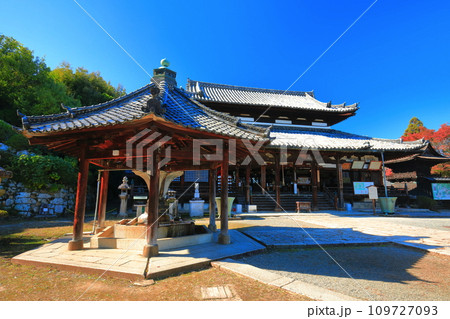 【滋賀県】晴天の三井寺(園城寺)の観音堂 【滋賀県】晴天の三井寺(園城寺)の観音堂 109727093