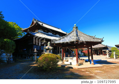 【滋賀県】晴天の三井寺(園城寺)の観音堂 【滋賀県】晴天の三井寺(園城寺)の観音堂 109727095