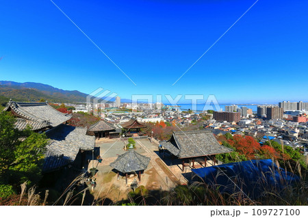 【滋賀県】快晴の三井寺(園城寺)と琵琶湖 【滋賀県】快晴の三井寺(園城寺)と琵琶湖 109727100