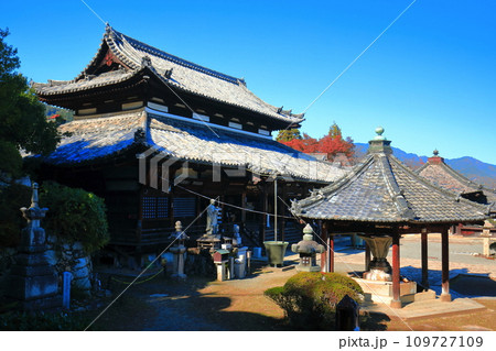 【滋賀県】晴天の三井寺(園城寺)の観音堂 【滋賀県】晴天の三井寺(園城寺)の観音堂 109727109