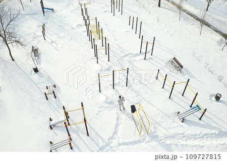 Top view of an empty sports field in a winter park. Infrastructure for winter sports 109727815