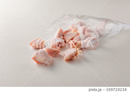 バラバラ冷凍　鶏むね肉 109728238