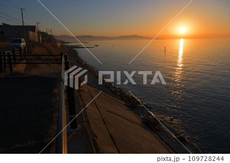 淡路島西海岸 サンセットラインの夕景 淡路島西海岸 サンセットラインの夕景 109728244