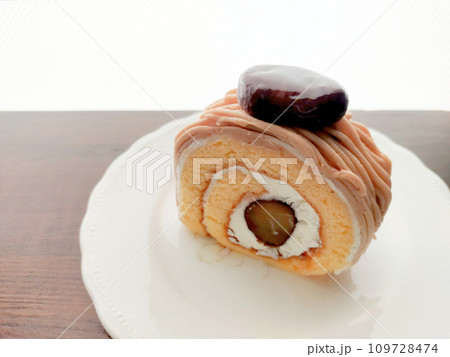 モンブランロールケーキ 109728474