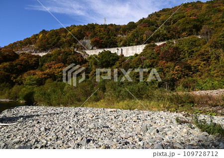 秋の仙岩峠 109728712