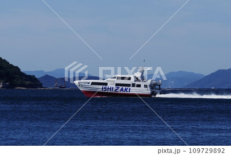 広島港を出港した松山行き高速船 109729892