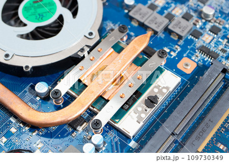 ノートパソコンのマザーボード上のCPU（中央演算処理装置） 109730349