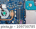 ノートパソコンのマザーボード（CPUやメモリがある）、その他右上にハードディスク 109730785