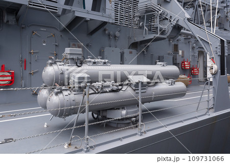 海上自衛隊むらさめ型護衛艦の3連装短魚雷発射管 109731066
