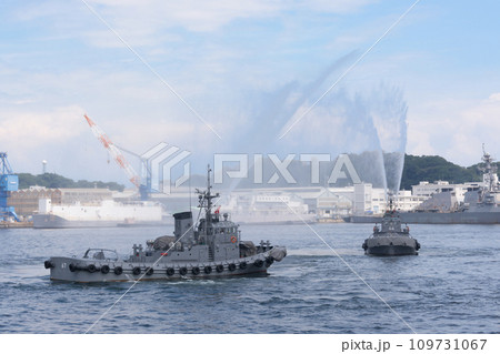 海上自衛隊58号型曳船による放水 海上自衛隊58号型曳船による放水 109731067