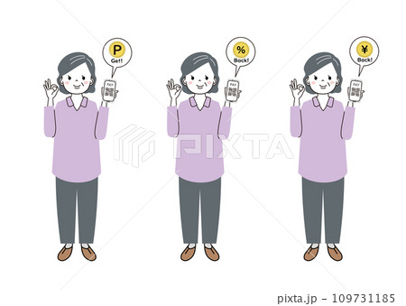 スマートフォンでキャッシュレス決済　買い物でスマートフォンを使いこなしている高齢女性 109731185