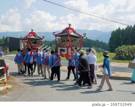 長野阿蘇神社の夏祭り 神輿の行列 (熊本県南阿蘇村) 長野阿蘇神社の夏祭り 神輿の行列 (熊本県南阿蘇村) 109732049