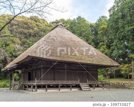 茅葺き屋根の本興寺本堂 茅葺き屋根の本興寺本堂 109733827