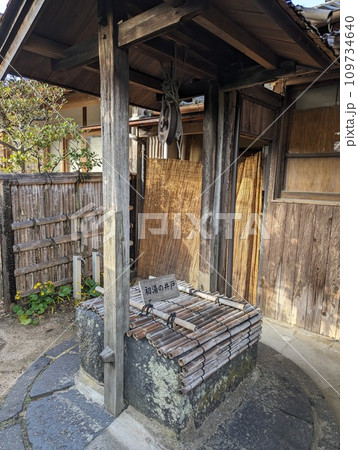 萩城下町にある高杉晋作誕生地の井戸 109734640