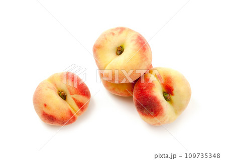 Several saturn peaches or flat peaches isolated on white background with clipping path.. 109735348