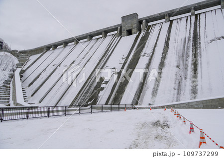 新桂沢ダム・試験湛水(祝洪水時最高水位到達) 新桂沢ダム・試験湛水(祝洪水時最高水位到達) 109737299