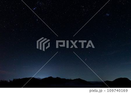 秋の大船山登山中の夜空　日本百名山　九重連山　 109740169
