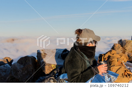 秋の大船山山頂の朝 コーヒーとブロッケン現象 日本百名山 九重連山 秋の大船山山頂の朝 コーヒーとブロッケン現象 日本百名山 九重連山 109740212