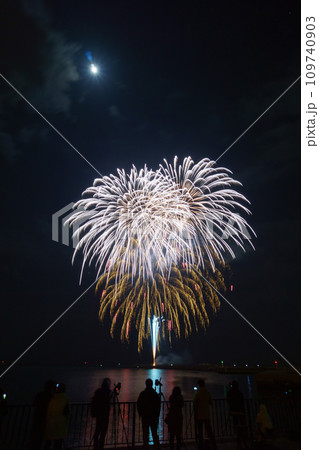 打ち揚げ花火 スターマイン star mine fireworks 打ち揚げ花火 スターマイン star mine fireworks 109740903