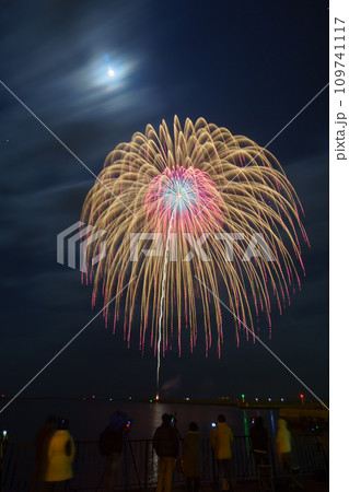 10号玉 打ち揚げ花火 錦冠菊 12 inch shell firework 109741117