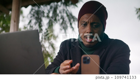 Traveler remotely consults client using laptop during vacation 109741133