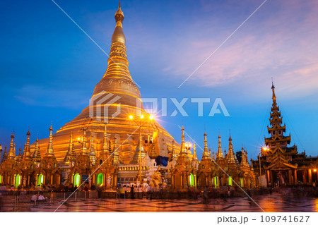 Shwedagon pagoda in the evening Shwedagon pagoda in the evening 109741627