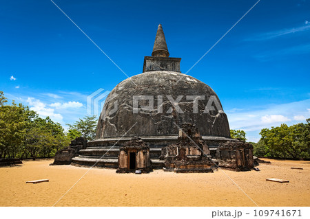 Kiri Vihara - ancient buddhist dagoba stupa 109741671