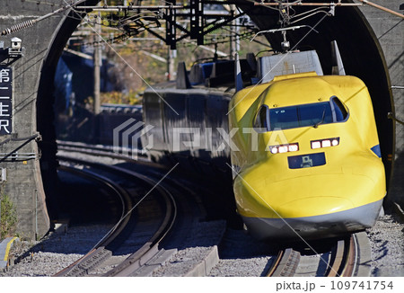 東海道新幹線　新横浜ー小田原　JR西日本　923形3000番台　T5編成（博多）　ドクターイエロー 109741754