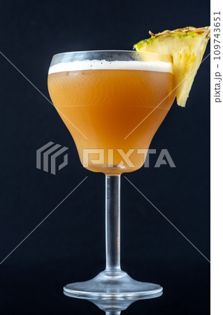 Tiki Taka cocktail 109743651